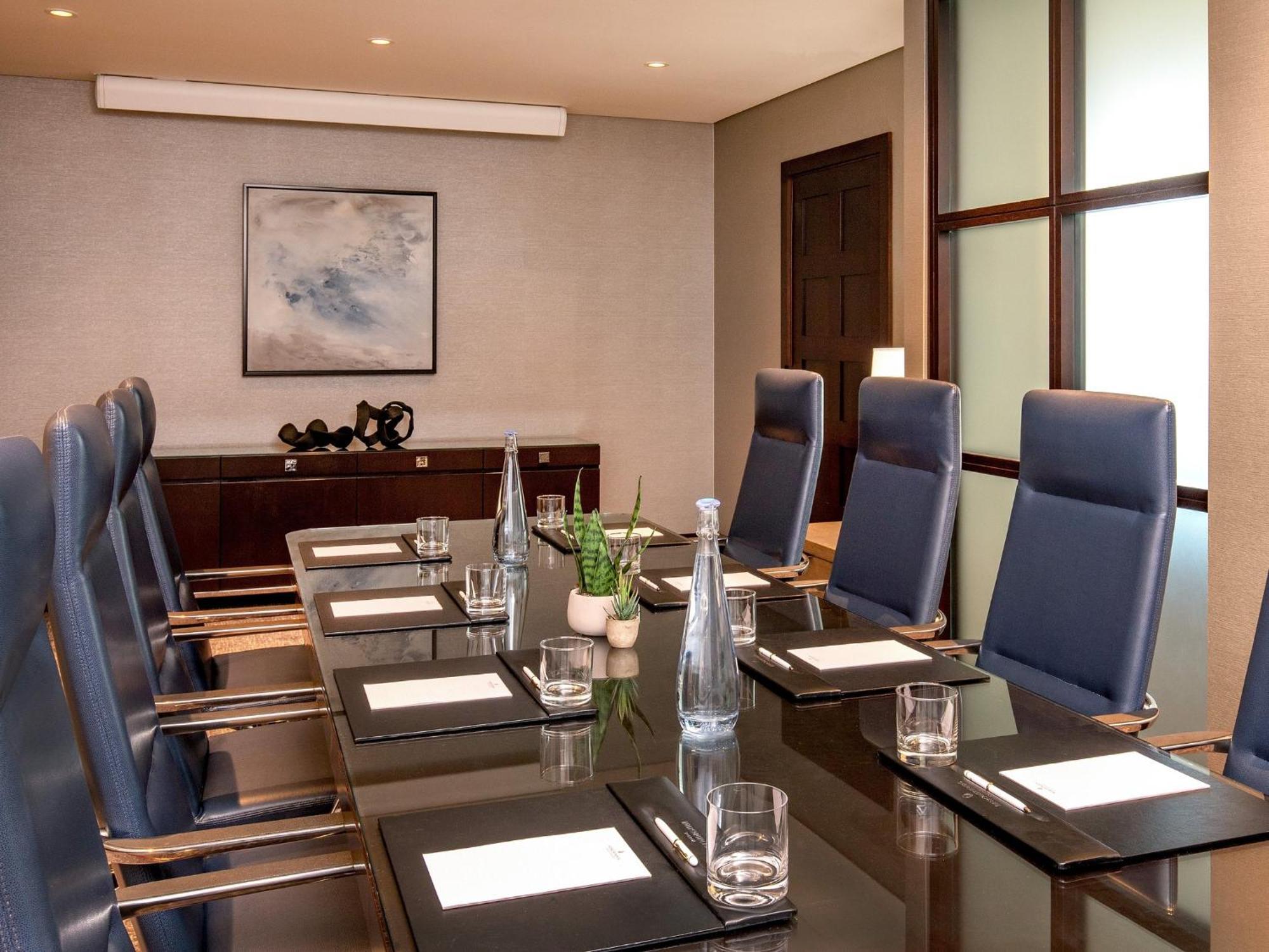 Intercontinental Boston By Ihg Hotel Exterior foto Boardroom at the Four Seasons Hotel, London